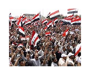 Radical cleric Sadr returns to Iraq as hero