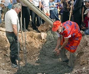 Israel plans new settler homes while freeing Palestinians