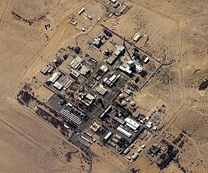 Peres says Israel's nuclear silence keeps foes guessing