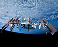 Atlantis pair replace antenna in first space walk