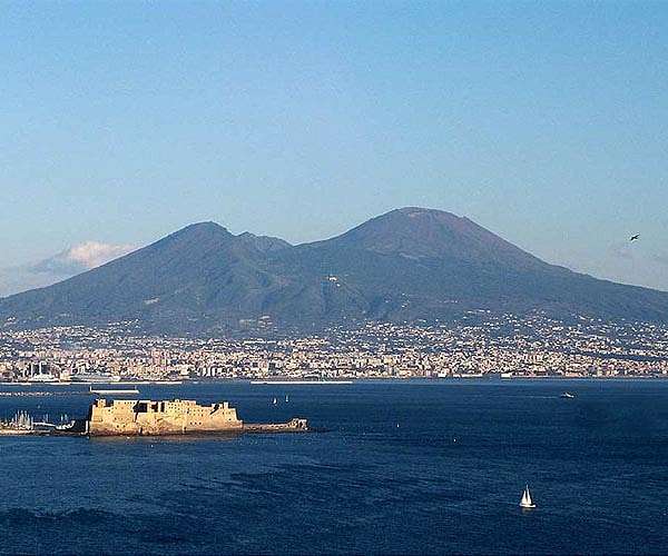 Latest quake sparks fear around Italy's Naples