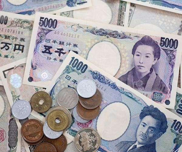 Equities mixed after Fed rate cut hope, strong yen hits Tokyo