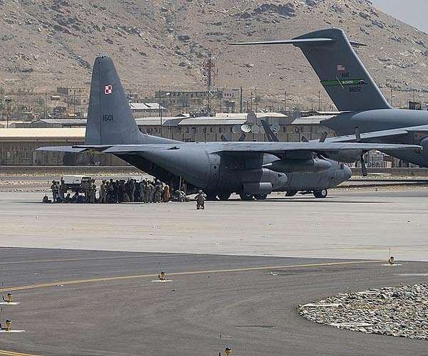 US commander, ambassador were last to board evacuation flight: general