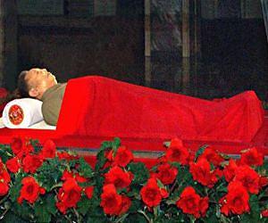Son sobs as 'millions' mourn N. Korean strongman