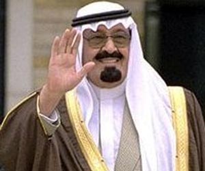 Saudi king 'takes charge of arms sales'
