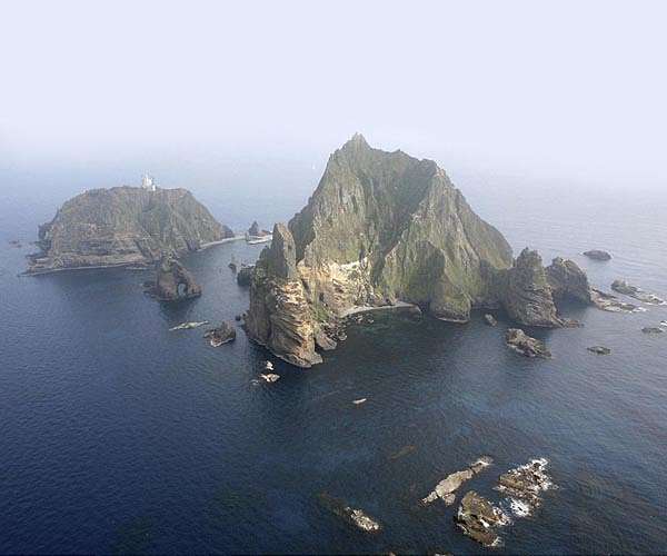 Japan tells China to remove buoy from Tokyo's EEZ