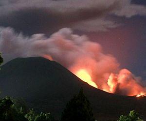 Simulating flow from volcanoes and oil spills