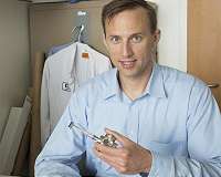 HRL develop a low-power cold-atom source for atomic clocks and physics experiments