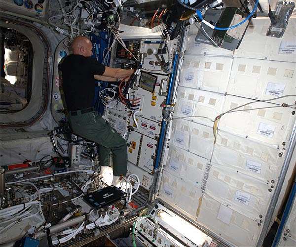 Studying thermophoresis in space