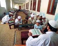 Pakistan MPs urge President to endorse sharia deal