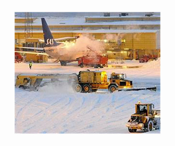 Snow forces 140 Paris flight cancellations