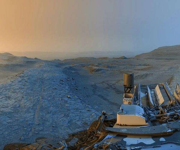 Curiosity's Nevado Sajama postcard captures Mars on the eve of conjunction