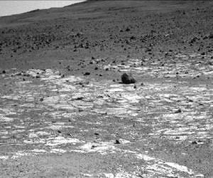 Mars Rover Opportunity Working at Edge of 'Solander'