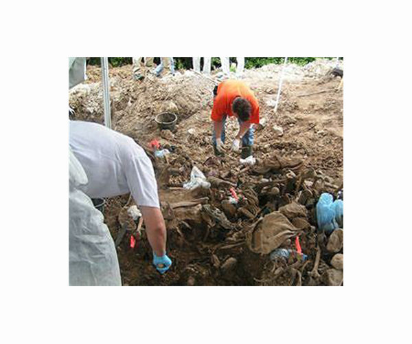 Iraqis give blood in hope of identifying mass grave victims