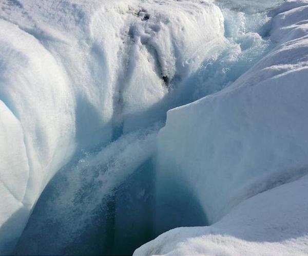 Greenland subglacial lake eruption reshapes surface ice landscape