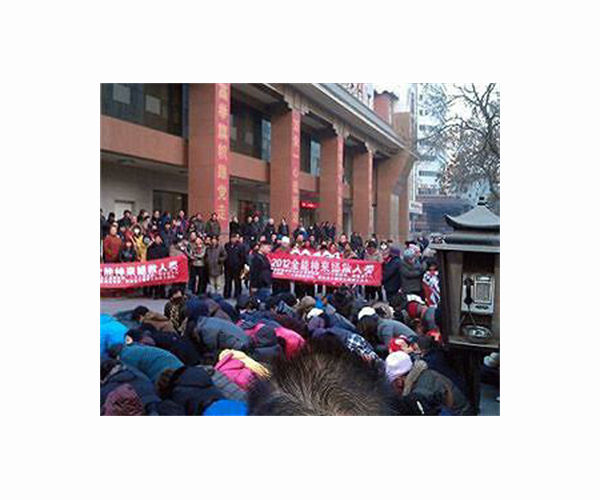 Arrests reported, cross removed as China crackdown on unofficial churches grows