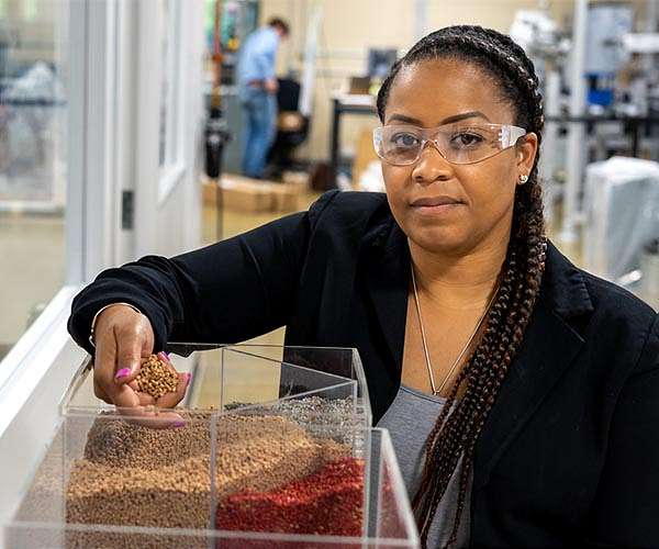 Oak Ridge National Laboratory, Tuskegee University collaborate on advanced bioderived materials research