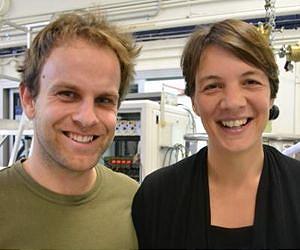 New method to distinguish between neighbouring quantum bits