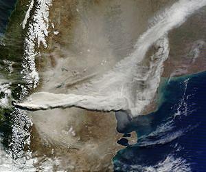Chile volcano grounds flights in Argentina, Uruguay