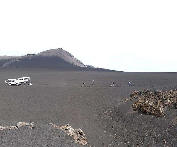 Volcano monitoring at Mount Etna using fibre optic cables
