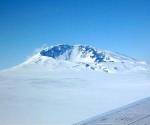 Volcano discovered smoldering under a kilometer of ice in West Antarctica