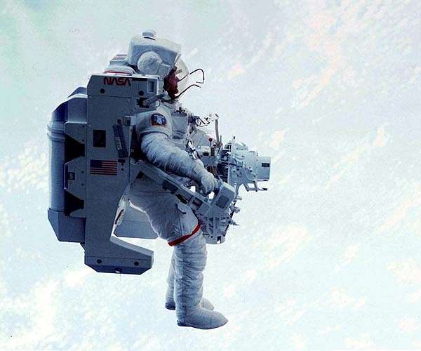 The Iconic Photos from STS-41B: Documenting the First Untethered Spacewalk