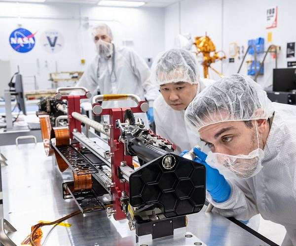 NASA Cleanroom Microbes Reveal Survival Strategies for Space and Biotech