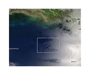 BP struggles to cap leak as US oil slick spreads
