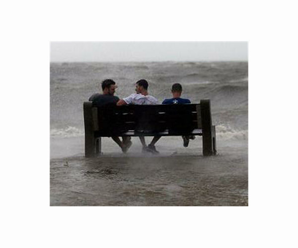 Rare tropical storm lashes northeastern United States