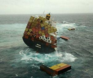 Stricken New Zealand cargo ship breaks up