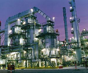 World oil output drops amid gulf fears