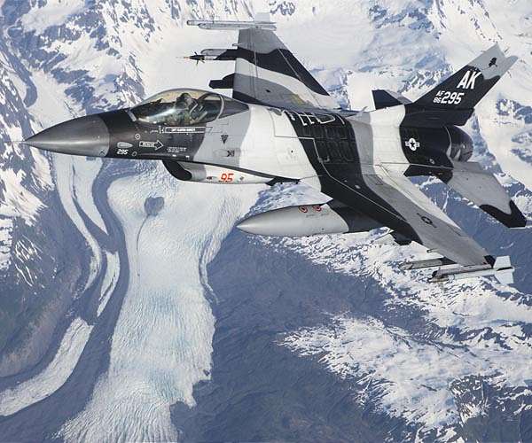 Oops -- US jet pilot misses mystery object with first missile