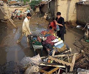 Stench of death hangs over Pakistan flood areas