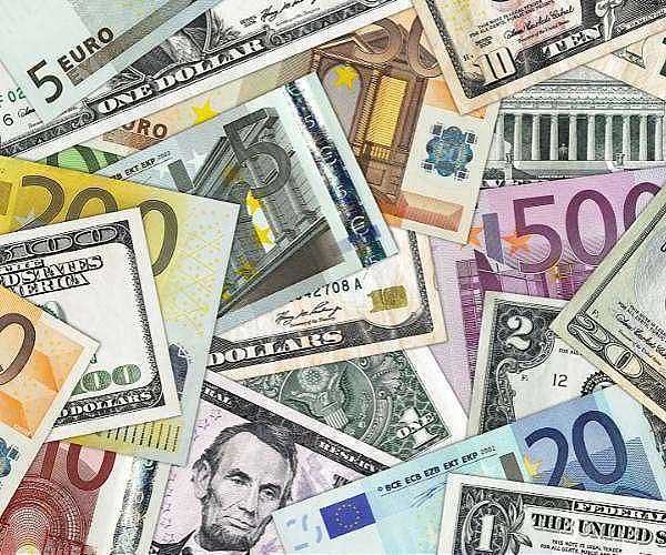 Asian investors trade cautiously ahead of central bank decisions