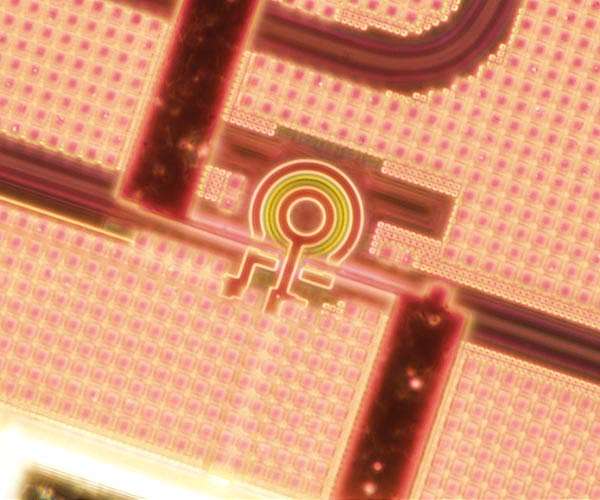 Researchers design advanced photonic chip to unlock scalable AI computing