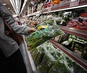 Radiation fears haunt Japanese food shoppers