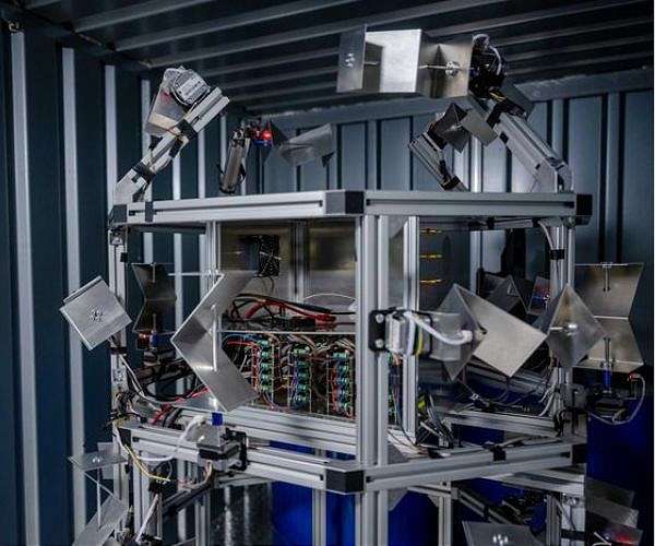 Monitoring nuclear weapons stockpiles with radio waves