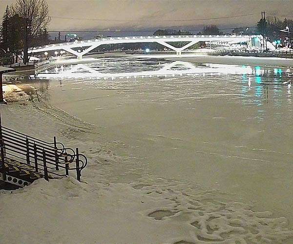 Too warm in Canada: world's largest ice rink may not open