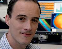 Graphene 'sandwich' improves imaging of biomolecules
