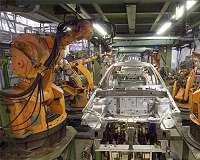 Trade dispute a 'big headwind' but US manufacturing sees solid growth