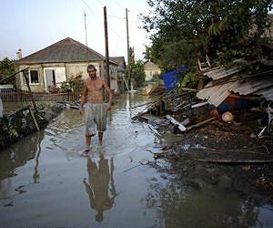 Record floods threaten major city in Russian Far East