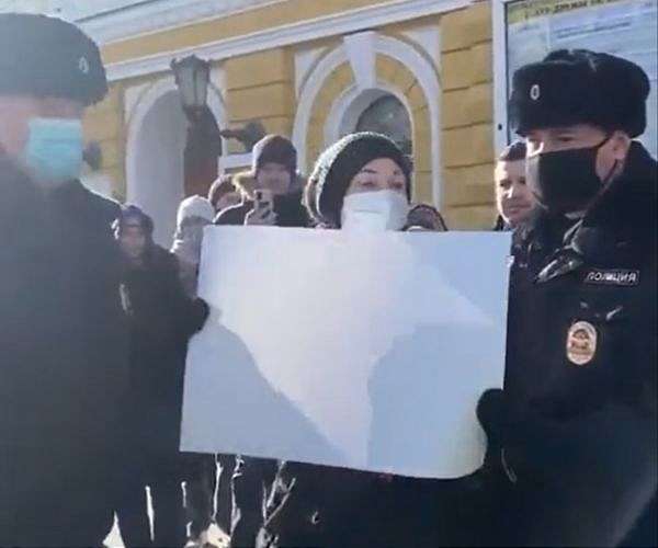 Drones, sirens, army posters: How four years of war changed a Russian city