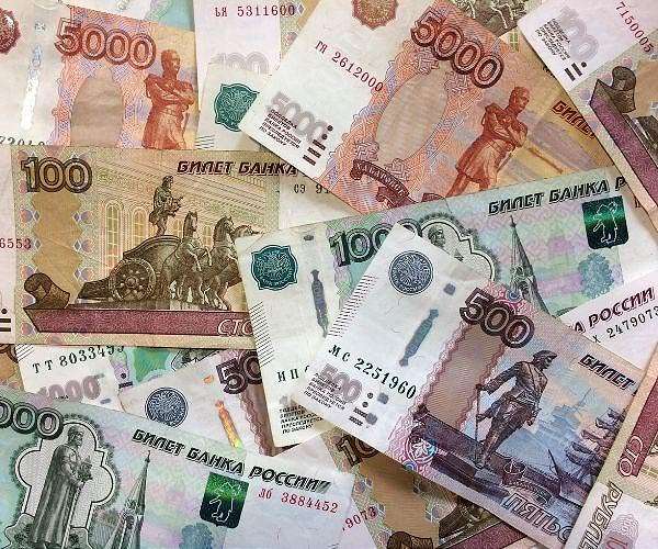 Russia arrests ex-civil servant over bank transfers to Ukraine