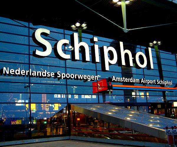 Netherlands shelves plan to cut Schiphol flights