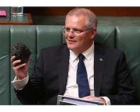 Firefighters hit out at Aussie PM over bushfire response