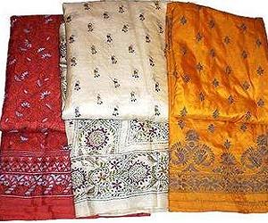 Cheap Chinese copies shrink India's silk sari industry