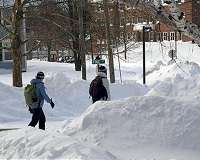 Snow wallops US Midwest as it braces for extreme cold