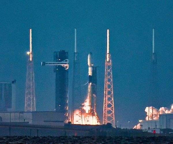 SpaceX launches new round of Starlink satellites after Sunday scrub