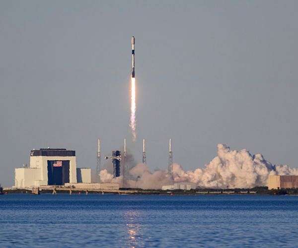 SpaceX launches 21 more Starlink satellites from Florida