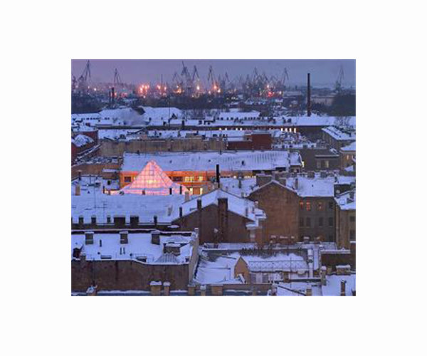 Sweden's rooftop snow clearers brave vertigo in white winter